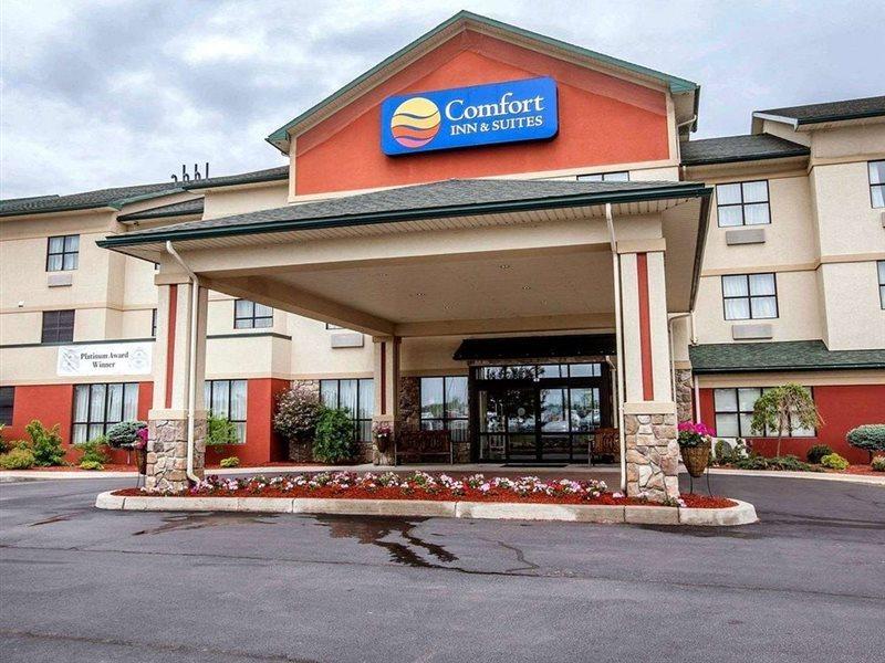 Comfort Inn & Suites Adj To Akwesasne Mohawk Casino Hogansburg Exterior photo