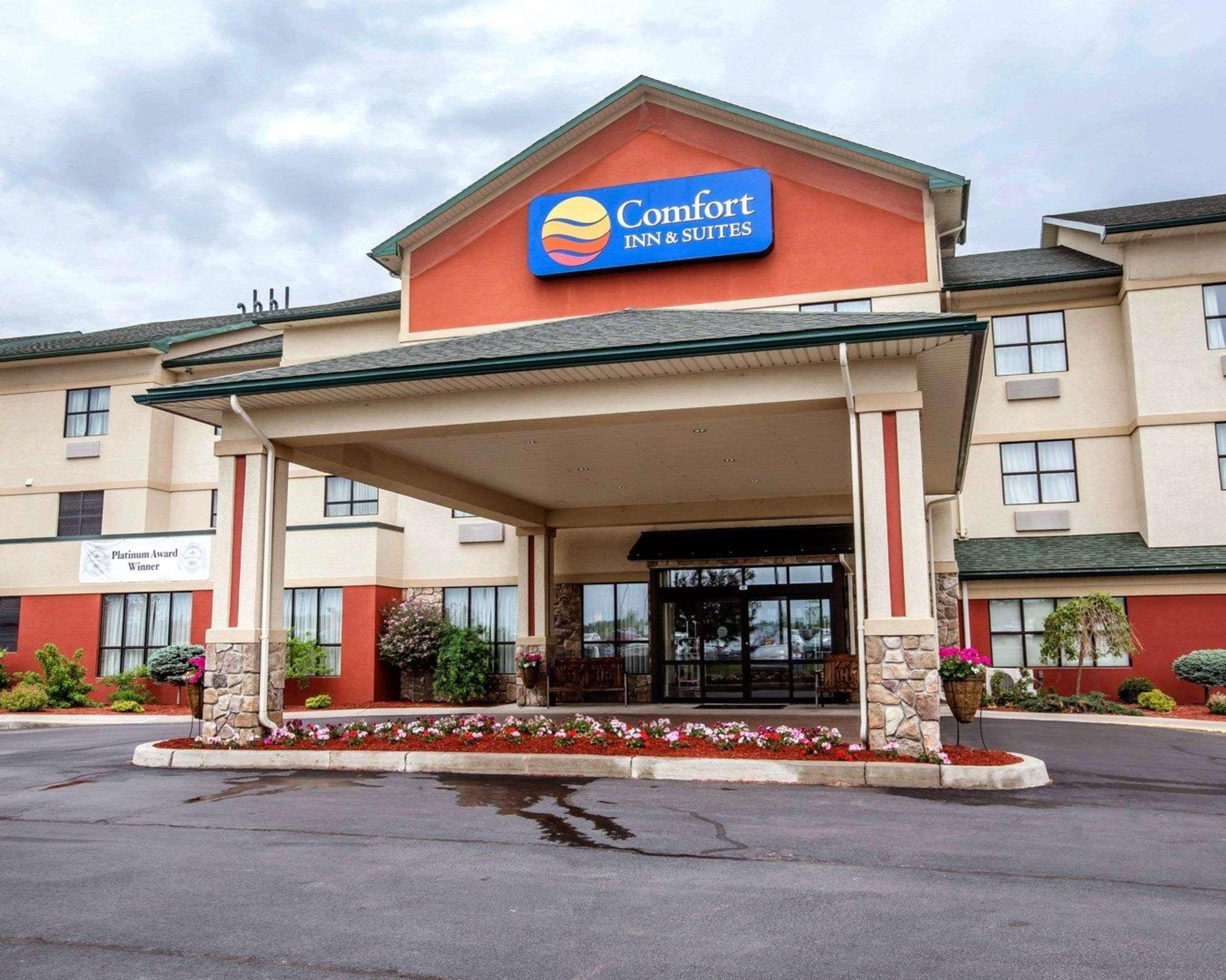 Comfort Inn & Suites Adj To Akwesasne Mohawk Casino Hogansburg Exterior photo