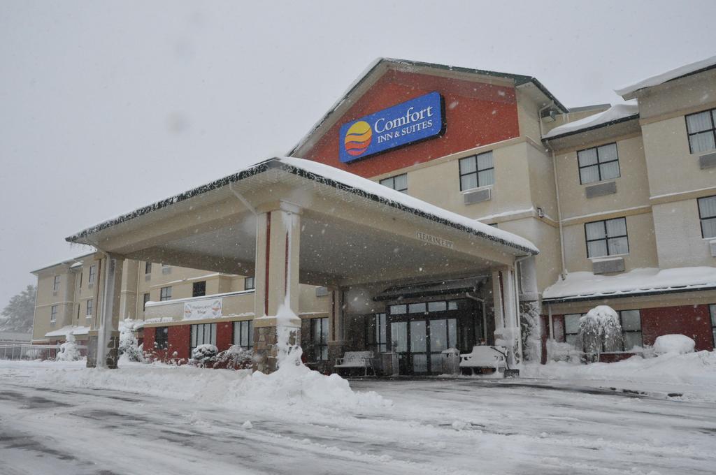 Comfort Inn & Suites Adj To Akwesasne Mohawk Casino Hogansburg Exterior photo